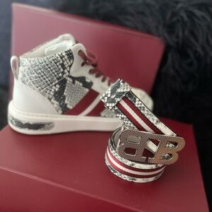 The shoes only been worn 3 times the belt to little only worn it 3 times